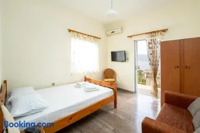 Sainis Rooms - Image 4