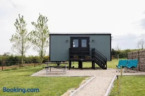 Quarterlands Glamping, Shepherds hut Bramble - Image 2
