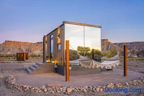 Upscale Desert Stay Near Capitol Reef - Image 2