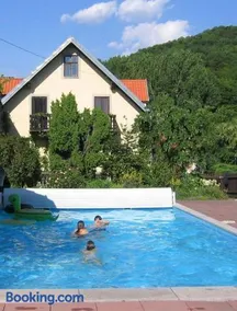 Apartamento vacacional con sauna, jardín y barbacoa | Vistas al jardín - Image 3