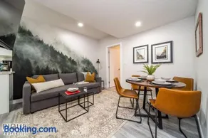 NEW, Mountain Chic Suite, Whyte Avenue, Netflix, WiFi, Sleeps 6 - Image 1