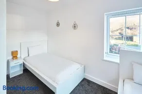 House One in Skinningrove - Image 3