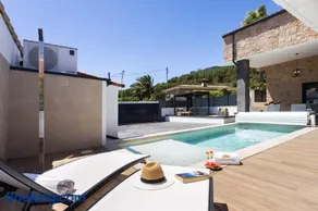 Villa Celestina lujo y piscina climatizada en plena naturaleza - Image 1