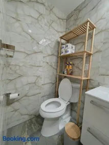 Beautiful Apartment shared with the Host in the Heart of Bushwick - Image 3
