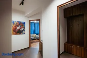 Luxury Art 4 Apartment - Image 5