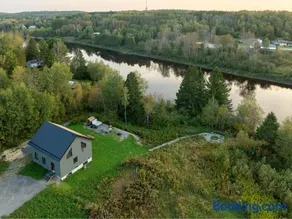 Batiscan - Waterfront Private Spa & Sauna - Image 1