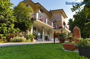 Casa Anna a Pietrasanta in Toscana con piscina - Image 2