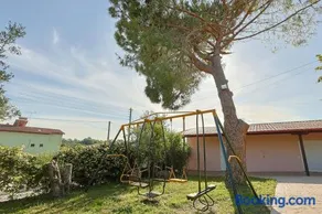 VILLA PEPONI Spacious Traditional Villa with Garden - BBQ & Private Parking - Image 4