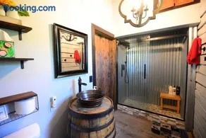 Cozy Cabin with Hottub at Cloverdale Cabins - Image 2