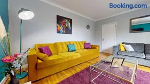 Charming 3 Bed Bungalow Parking & Wifi Business and Leisure by Jesswood Properties - Image 4