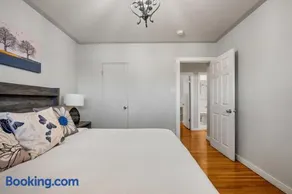 Bark & Bloom Bungalow Fenced Yard Pet Friendly - Image 4