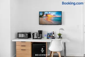 Breezy Studio with Marina View & Balcony - Image 3