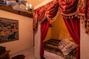 Gîte Médiéval immersif - Espace bien-être privatif - Image 3