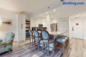 Spacious Resort Condo Near Beach and Pools - Image 2