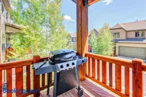 Modern Mountain Lodge with Private Hot Tub Shared Pool & Gym - Image 4