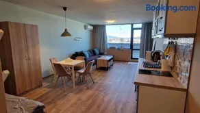 Cosy n fully equipped studio - Image 2