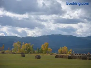 Laughing Horse Lodge - Image 2