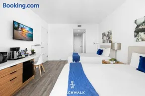 Breezy Studio with Marina View & Balcony - Image 4