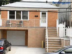 Spacious Family Friendly 3BDR Home near NYC, Outdoor Porch, 2 FREE Parking Space, 8min Walk to Train Station, Close to EWR, Manhattan - Image 2