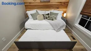 Cottage on Conrad - Image 2