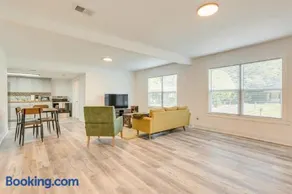 Mid-Town Cave for 6 Guests 3 Bedroom 1 Bath - Image 4