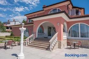 Apartments and Rooms Villa Chiara - Image 3