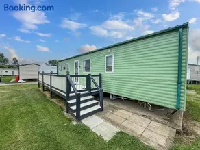 8 Berth Caravan With Decking At California Cliffs Near Scratby Beach Ref 50002E - Image 1