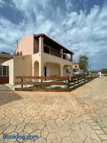 SEA & RIVER APARTMENTS - Image 2