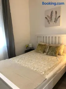 Studio Stipe- with free parking, self check-in - Image 1