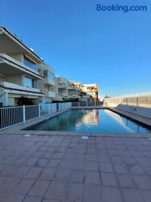 Tahiti Beach, T2 à la mer, piscine, terrasse et parking - Image 3