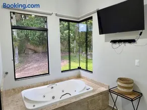 Cabana com hidromassagem em Reserva Natural - Image 2
