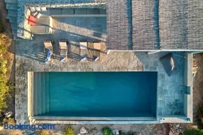 Luxury Villa Seafront - Image 3