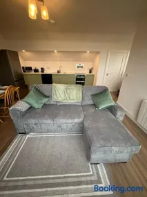 Sea View Apartment - Image 4