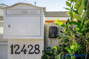 New 5 bed w/hot tub close to Universal sleeps 12 - Image 4