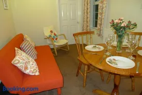 Courtyard Cottage - Image 3