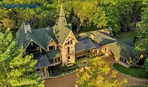 Extraordinary Manor at Dark Horse Retreat - Image 1