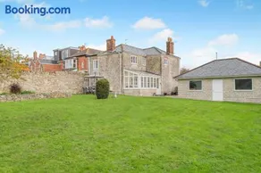3 Bed in Weymouth oc-s33545 - Image 2