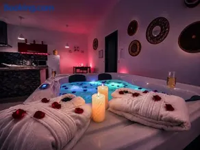 La Bulle Romantique, T2, 2P, Terrasse, Jacuzzi - Image 1