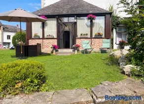 Cozy Bungalow Near Yvoir - 30 m² - Image 1