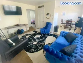 Cozy Two Bedroom Apartment in the City Center - Image 1