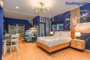 Sungate on Salt Spring - Luxurious Suite with Cedar Hot Tub & View - Image 2