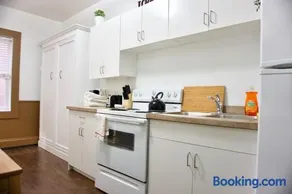 Amazing Affordable Apartment Downtown Parking Location Coffee - Image 2