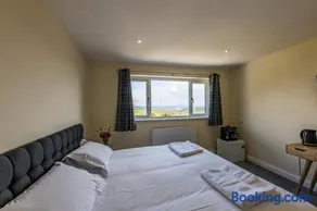 Finnygook Inn - Image 5
