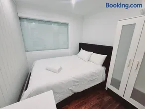 3 Bedrooms Holiday House - Image 3