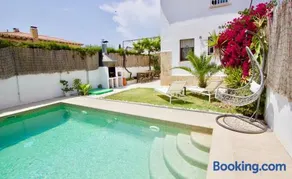 Beach house with private swimming pool * 5 min walk to the beach - Image 2