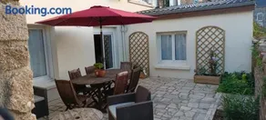 Grande maison conviviale à Flamanville avec jardin clos - Image 1