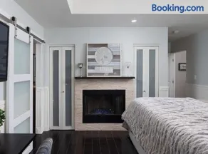 Poolside Primary Suite at Oasis Patio Pool House - Image 2