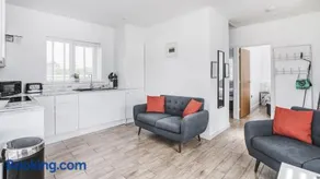 Walnut Lodge - Image 1