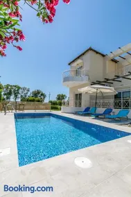 Rose Garden House - Image 2