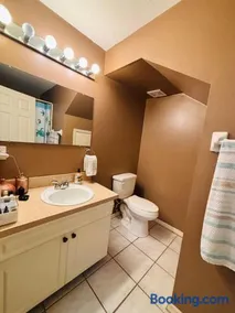 Townhouse 2 bed 2 bath neat and comfy - Image 3